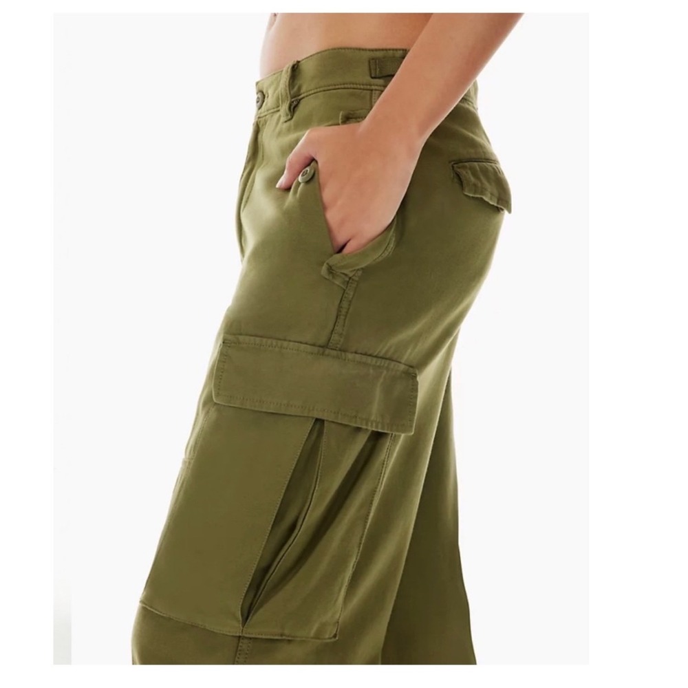 TNA Aritzia Supply Cargo Pants Green Baggy Wide Leg Women Size 6 109818 - Picture 3 of 13